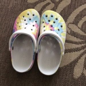 Croc shoes size 9 wide